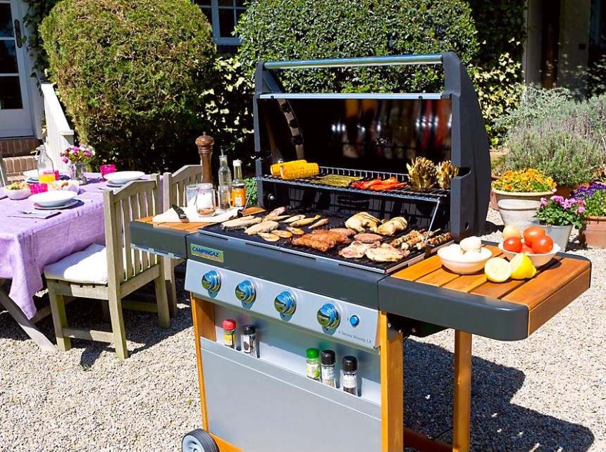 Il barbecue a gas CAMPINGAZ 4 Series L è dotato di 4 bruciatori tubolari in acciaio inox che generano una potenza di ben 12,8 kW: il risultato è una grigliata spettacolare