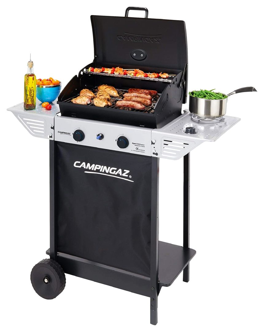 Il barbecue a gas CAMPINGAZ Xpert 100 LS Plus Rocky ha una superficie di cottura di 45 x 35 centimetri, un'ulteriore griglia da porre sopra il piano di cottura, e un fornelletto laterale per salse e contorni